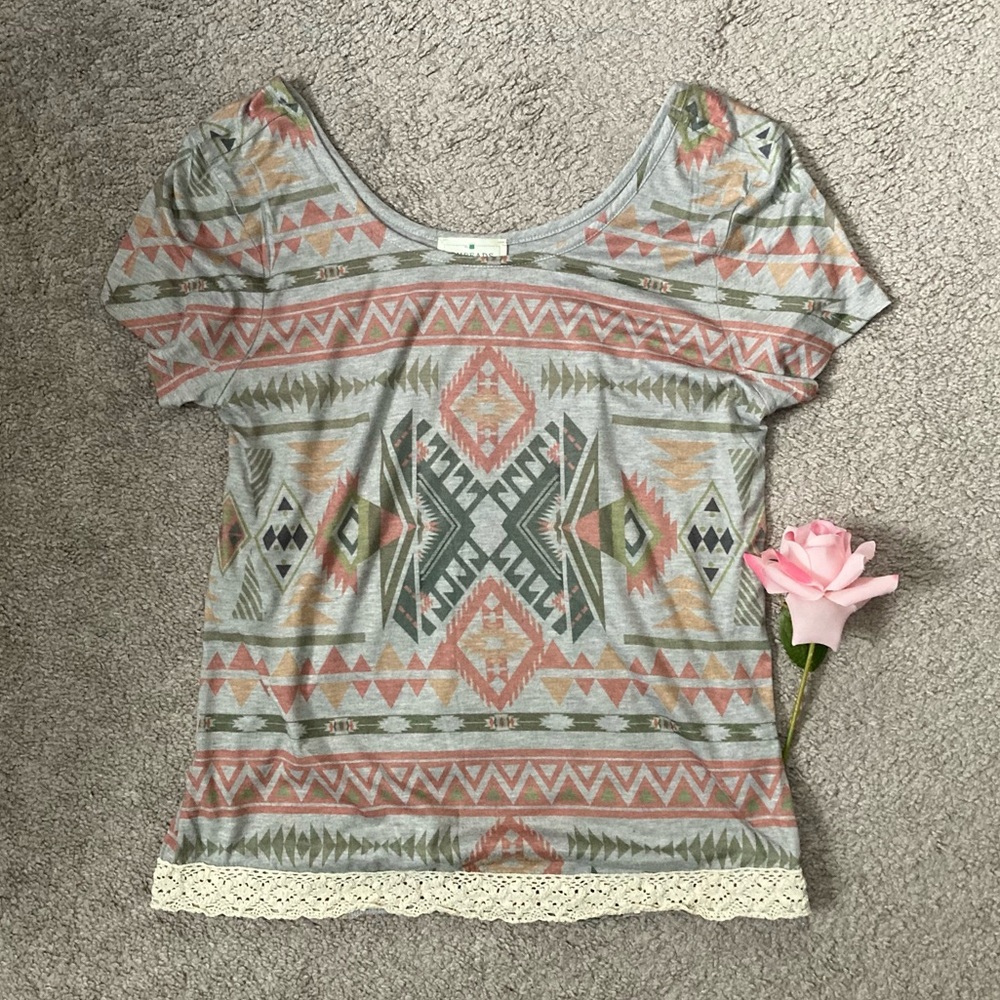 Threads Studio | Short Sleeve Top